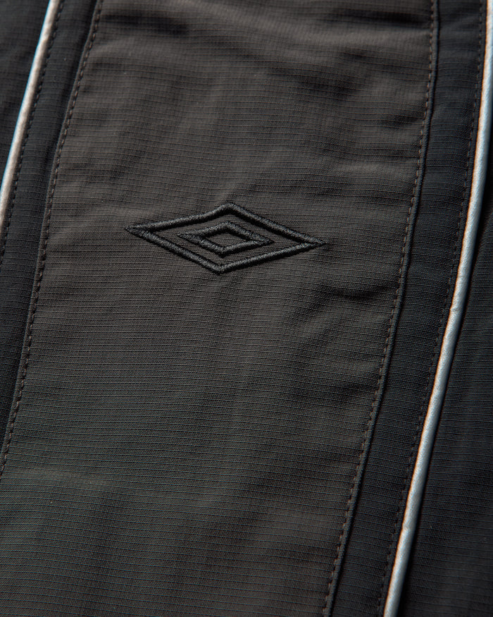 Umbro Bench Jacket Dark Grey Carbon Black Coats and Jackets Jackets UBMW0648FA431 GRY0022