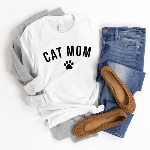 Cat Mom graphic t-shirt