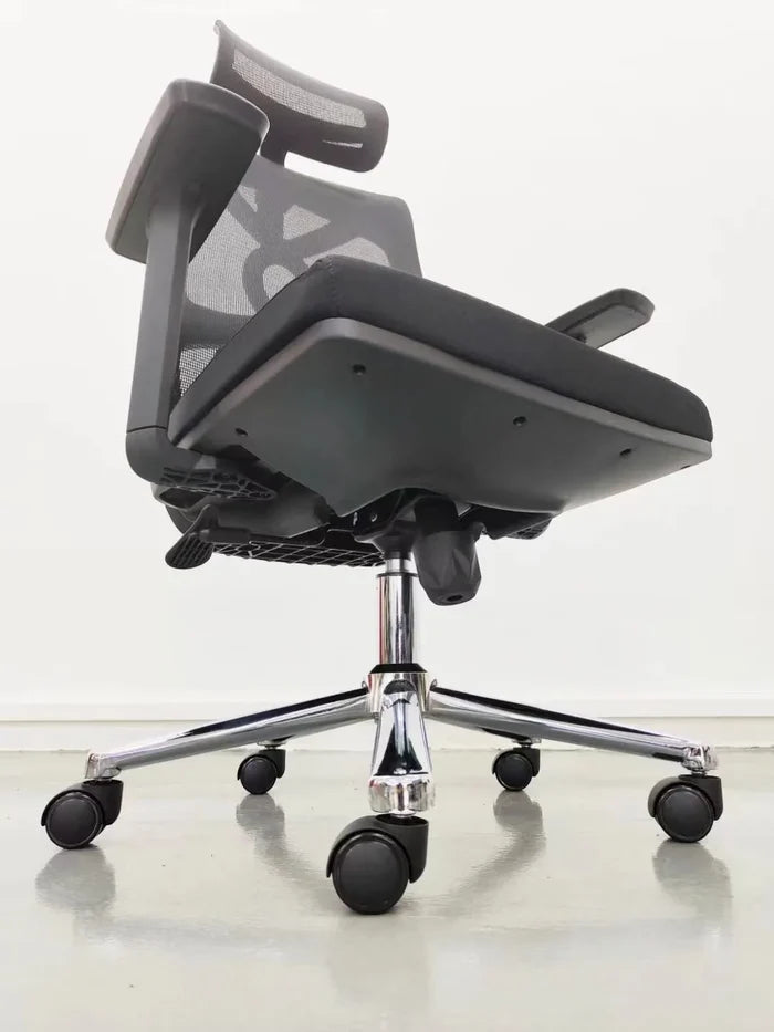 Ergonomic Mesh Chair with Adjustable Headrest, Breathable Mesh Back, Cushioned Seat, Tilt Mechanism and Chrome Base – Modern Office Chair
