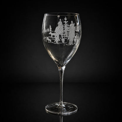 11 oz crystal white wine glass featuring a hand-etched Fox and Hounds scene on a clear glass stemware silhouette.