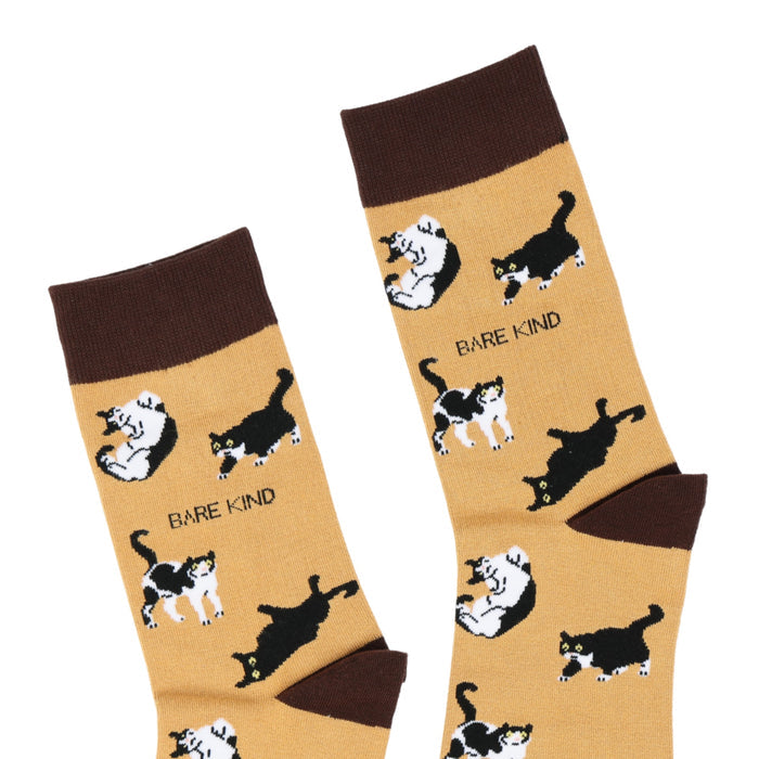 close up to yellow brown cat bamboo socks