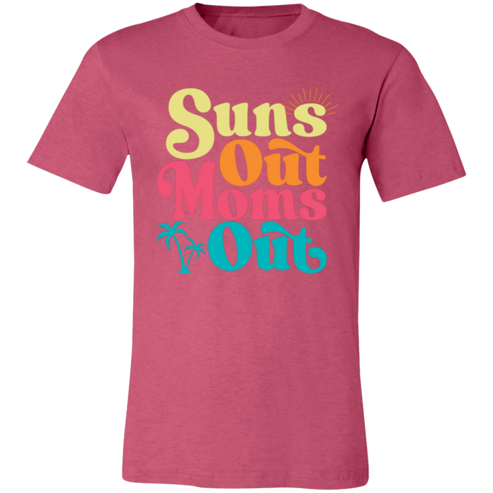 Suns Out Moms Out graphic t-shirt in Heather Raspberry